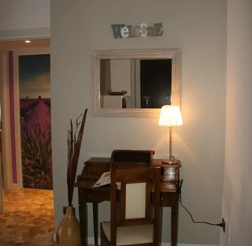 Chez Nous * Milánó